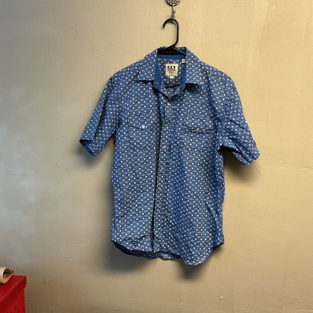 Ely Cattleman Blue Geometric Men's Shirt size L. 0203